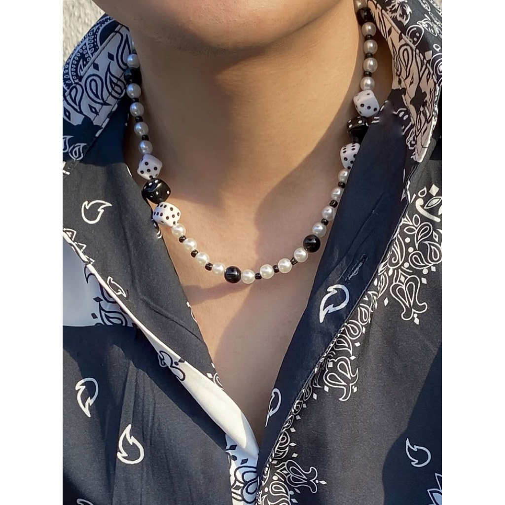 Fashionable and popularitas men necklete