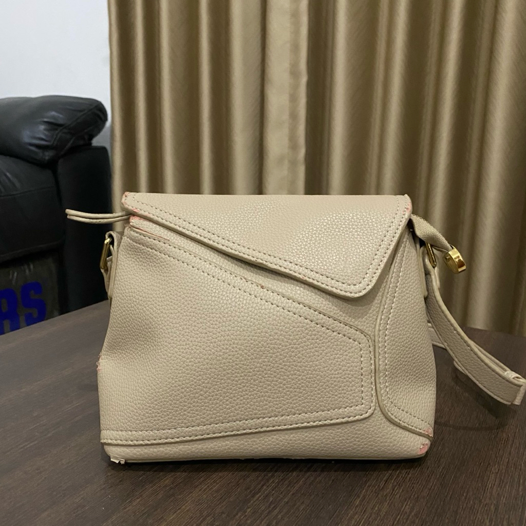 Shoulder bag Preloved / Sling bag Preloved