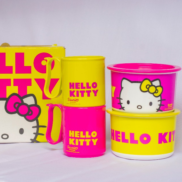 TUPPERWARE HELLO KITTY SNACK TIME SET