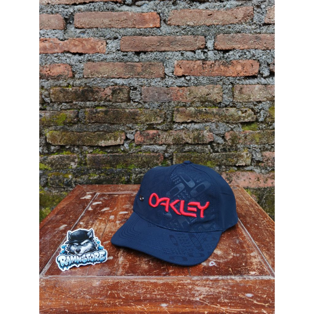 topi oakley