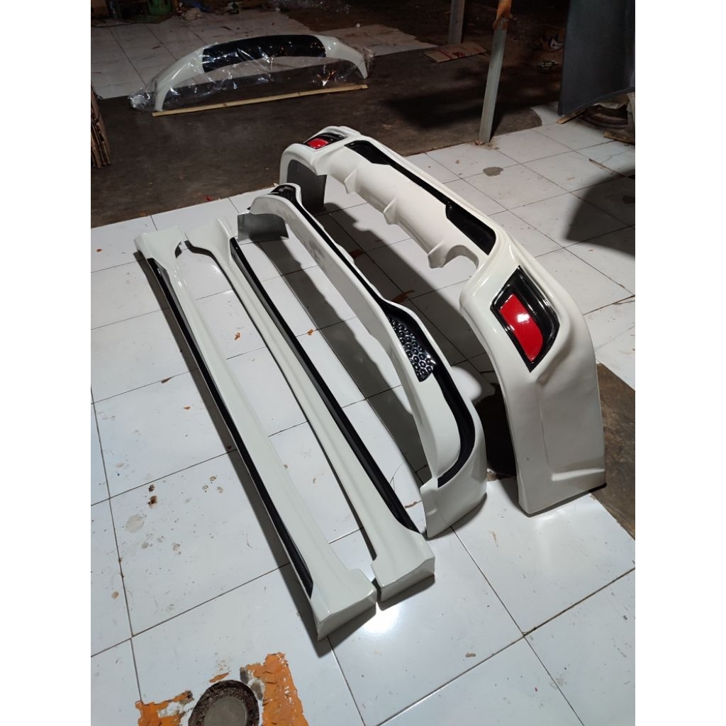 Bodykit Calya full set putih  tahun 2021 2025