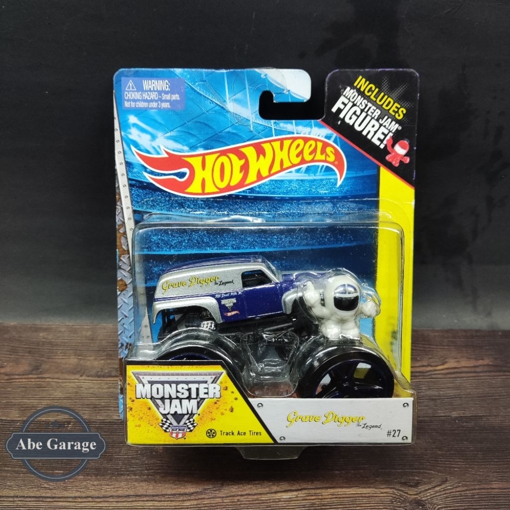Hot Wheels MonsterJam Grave Digger The Legend with figure