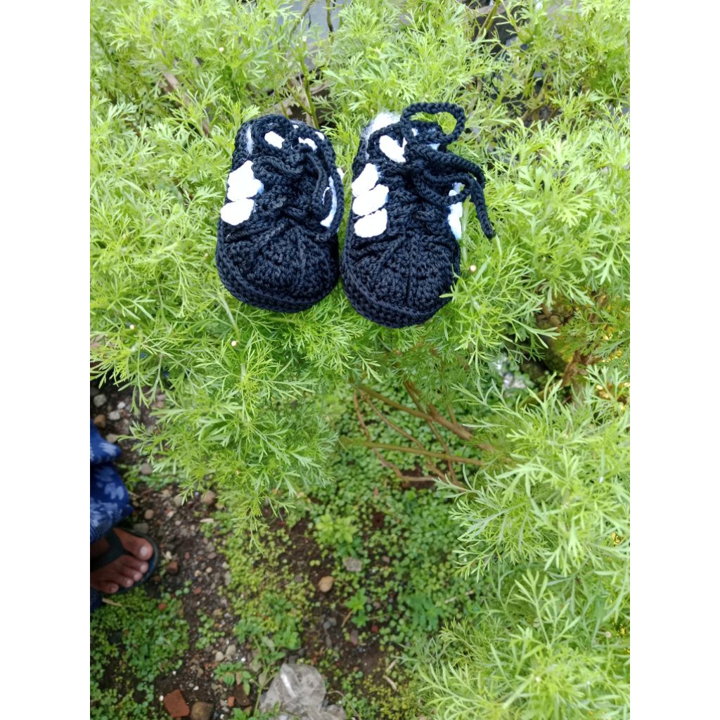 sepatu rajut bayi cowok