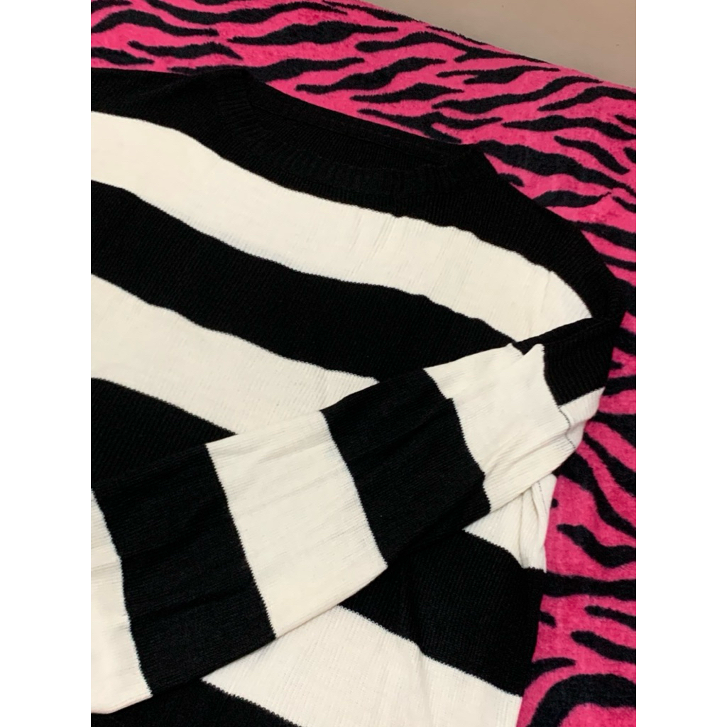 STRIP CROP SWEATER