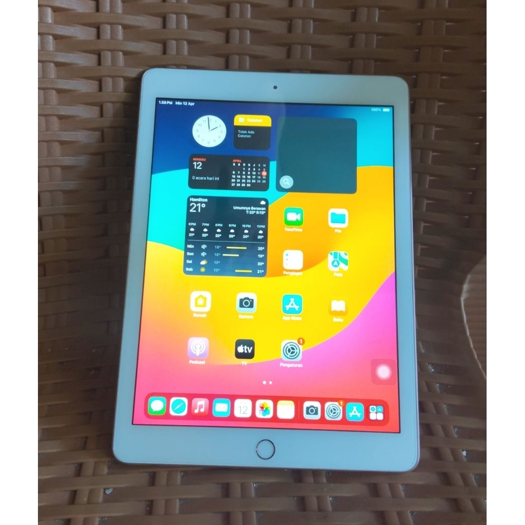 iPad Gen 6th Wi-Fi 32GB Normal Mulus Bypass MURAH