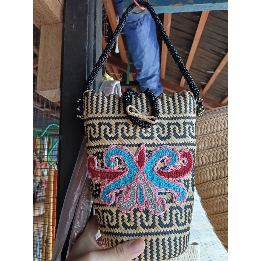 Anjat Rotan dengan Sulam