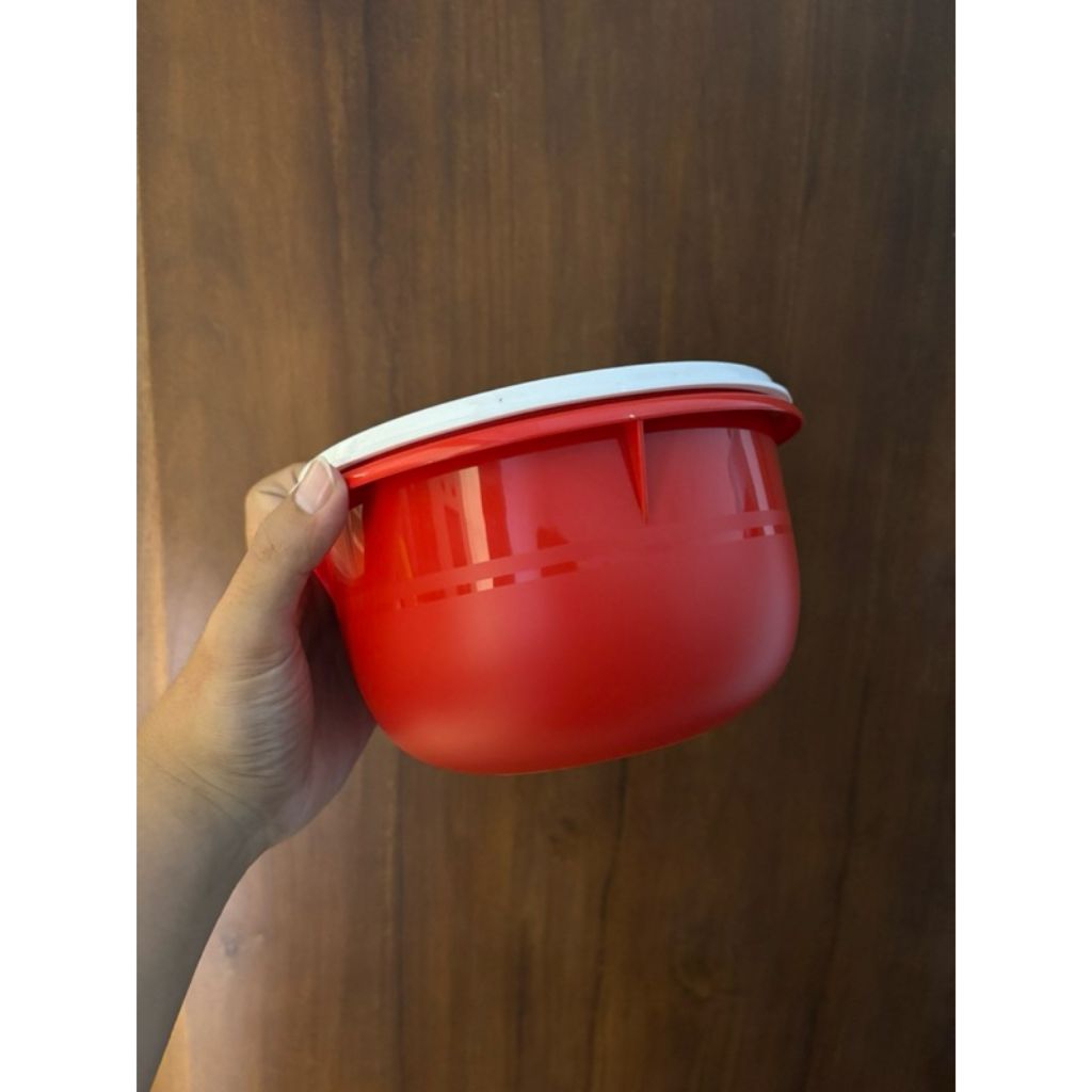 Tupperware mixing bowl 2L