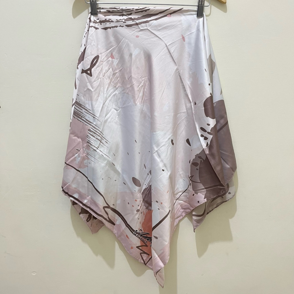 Preloved Kerudung Segiempat Satin Silk Dafanya
