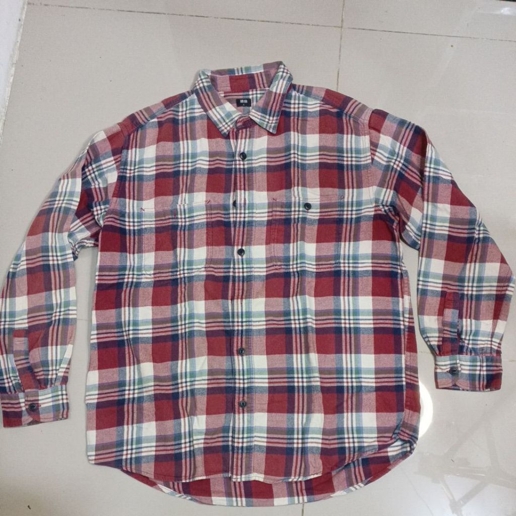Kemeja Flannel UNIQLO (merah putih hijau biru)