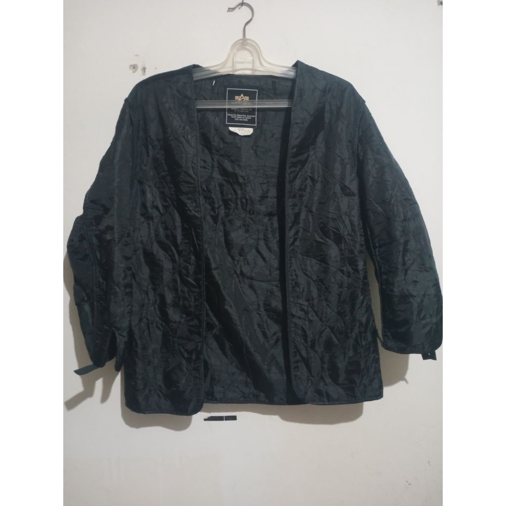 iner/liner Alpha Industries Size : M (L.57XP.70)Kondisi : sangat baik
