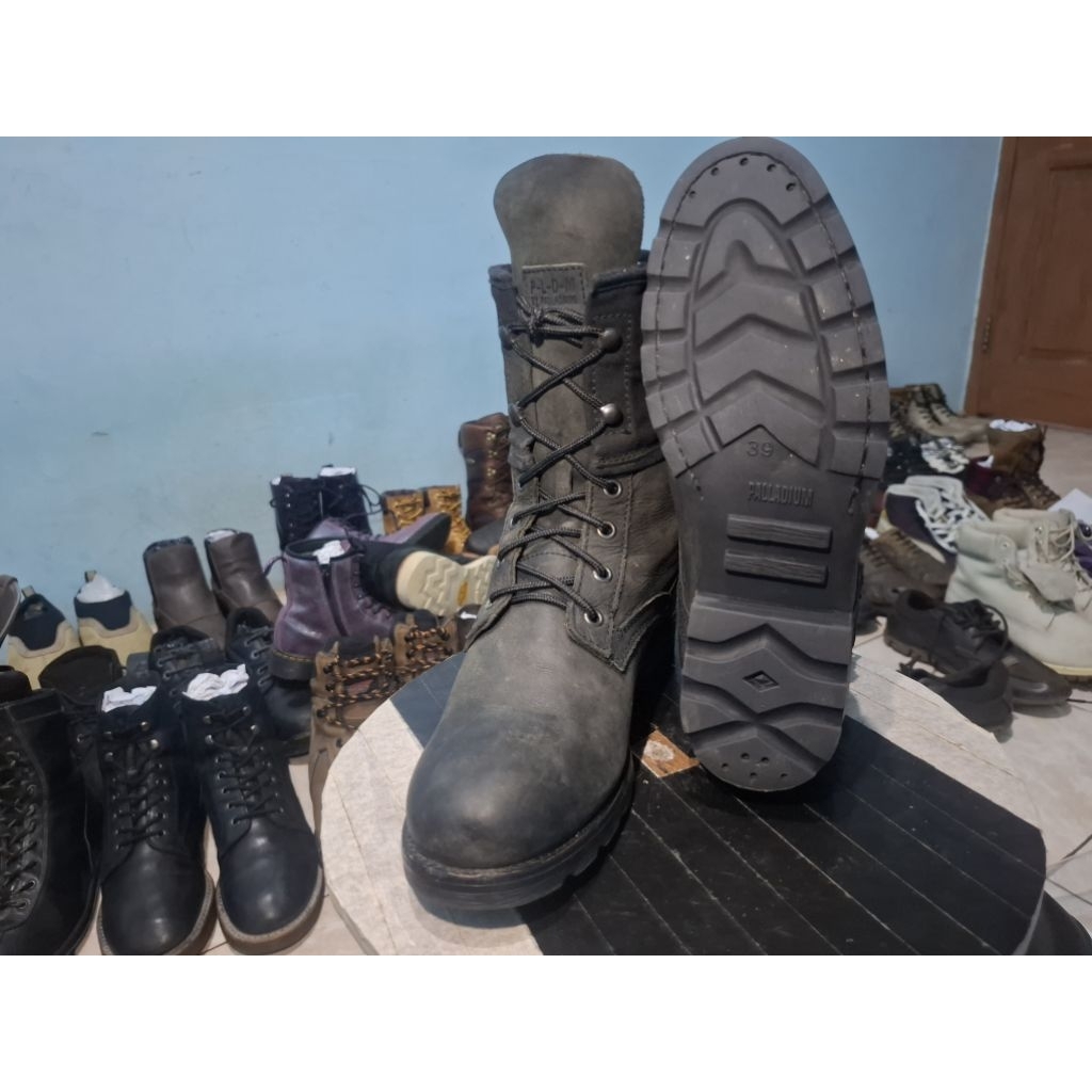 Sepatu Boots Second Palladium Size 39