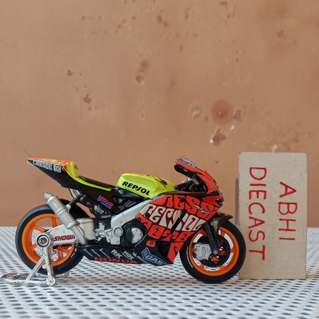 Maisto motogp honda rc211v repsol 2003 livery valencia vr46 miniatur diecast motogp valentino rossi 