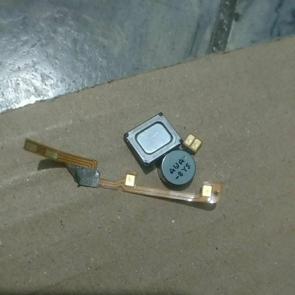 Fleksibel speaker dan getar Bekas Oppo A7