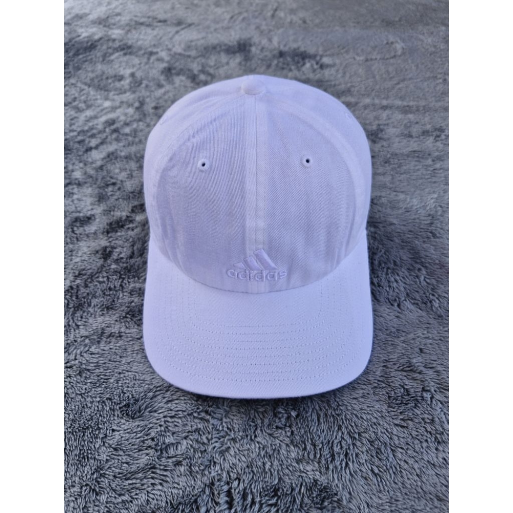 Topi adidas putih (white on white)