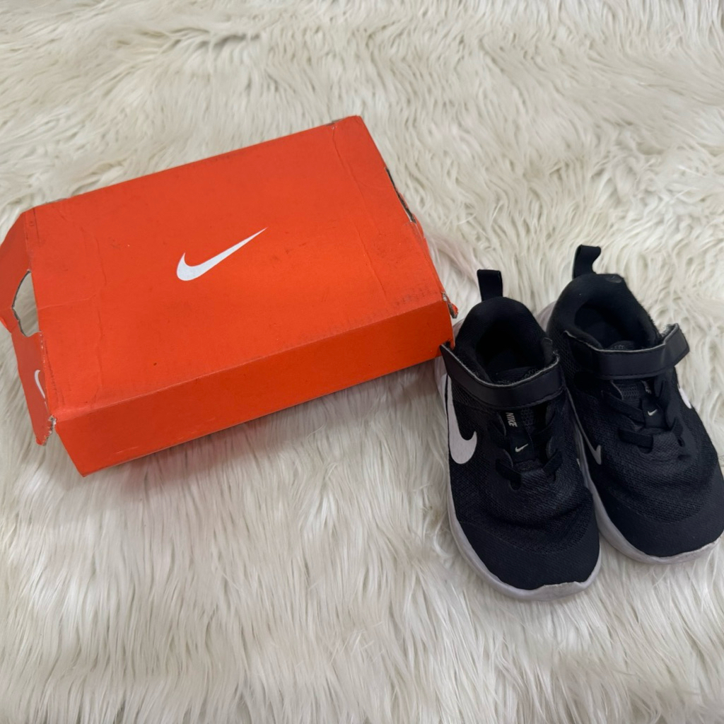 sepatu nike preloved warna hitam kids