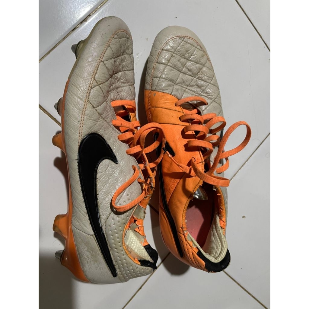 Sepatu Bola Nike size 44,5 (28,5 cm)
