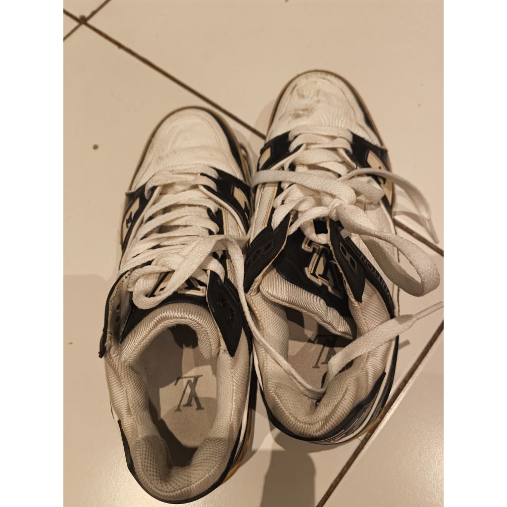 sepatu louis Vuitton