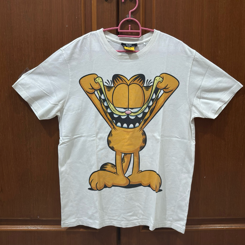 Kaos BERSHKA Garfield size M