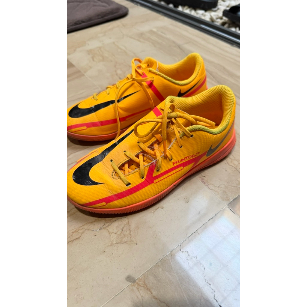 preloved boys shoes sepatu anak sepak bola foot ball nike size euro 35 barang sesuai details di foto