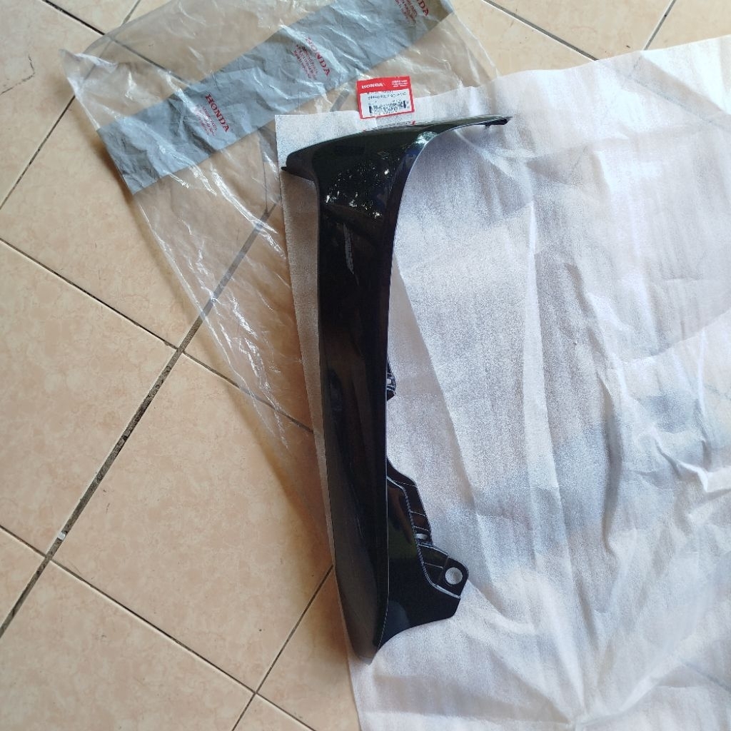 Legshield Sayap Luar Kiri Supra X 100 Hitam Original AHM 64440-KEV-900FMB