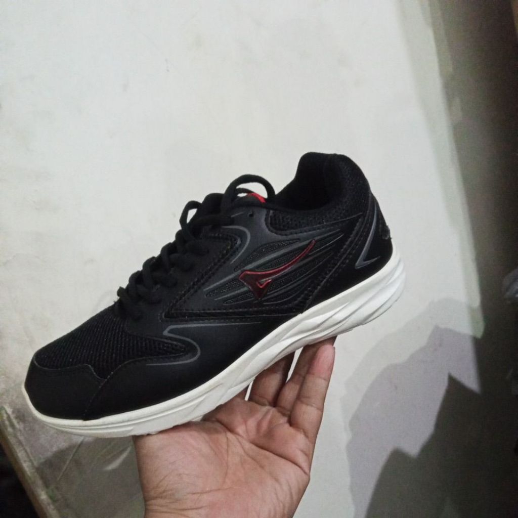 sepatu ardiles original hitam putih