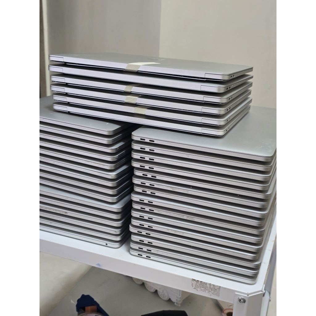 2021 Macbook Pro A2485 M1 Max,16" LCD,1TB,32Gb,Gray Color,Grade A Good Condition, Ori AC Charger for