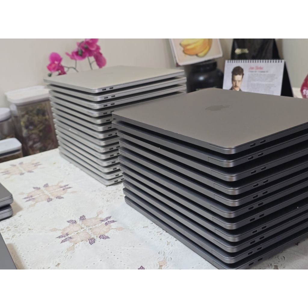 2021 Macbook Pro A2485 M1 Max,16" LCD,2TB,64Gb,Gray Color,Grade A Good Condition,Original AC Charger