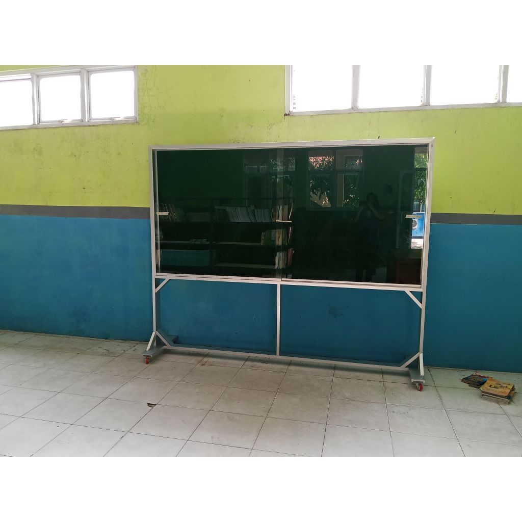 Mading Pengumuman Standing