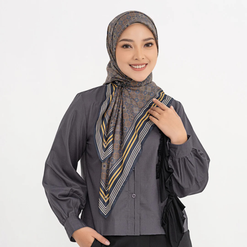 Deenay Estelle Series Black Original Voal Ultrafine 115 x 115 Hijab Kerudung Segi Empat Motif