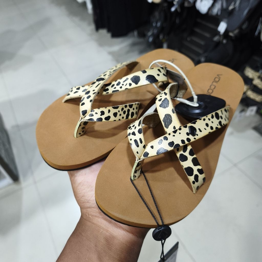 Sandal Volcom Wanita Stone 2 Step Leopard Original