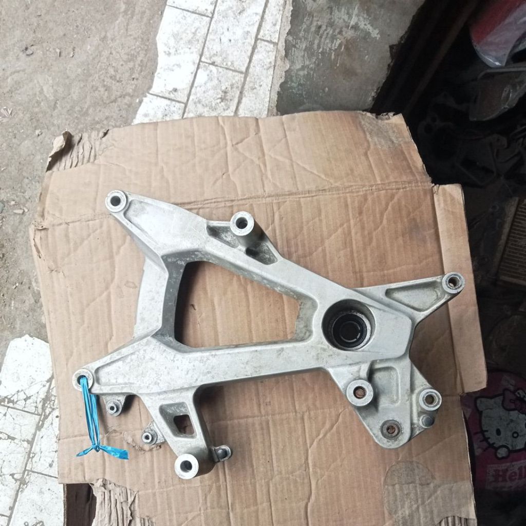 SWING ARM DUDUKAN KNALPOT ADV 150