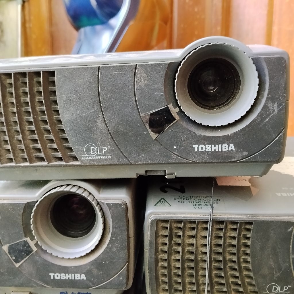 Dijual mati sperpart Proyektor TOSHIBA TDP-S8 Bekas  Harga 1 PCS lensa proyektor lensa fokus