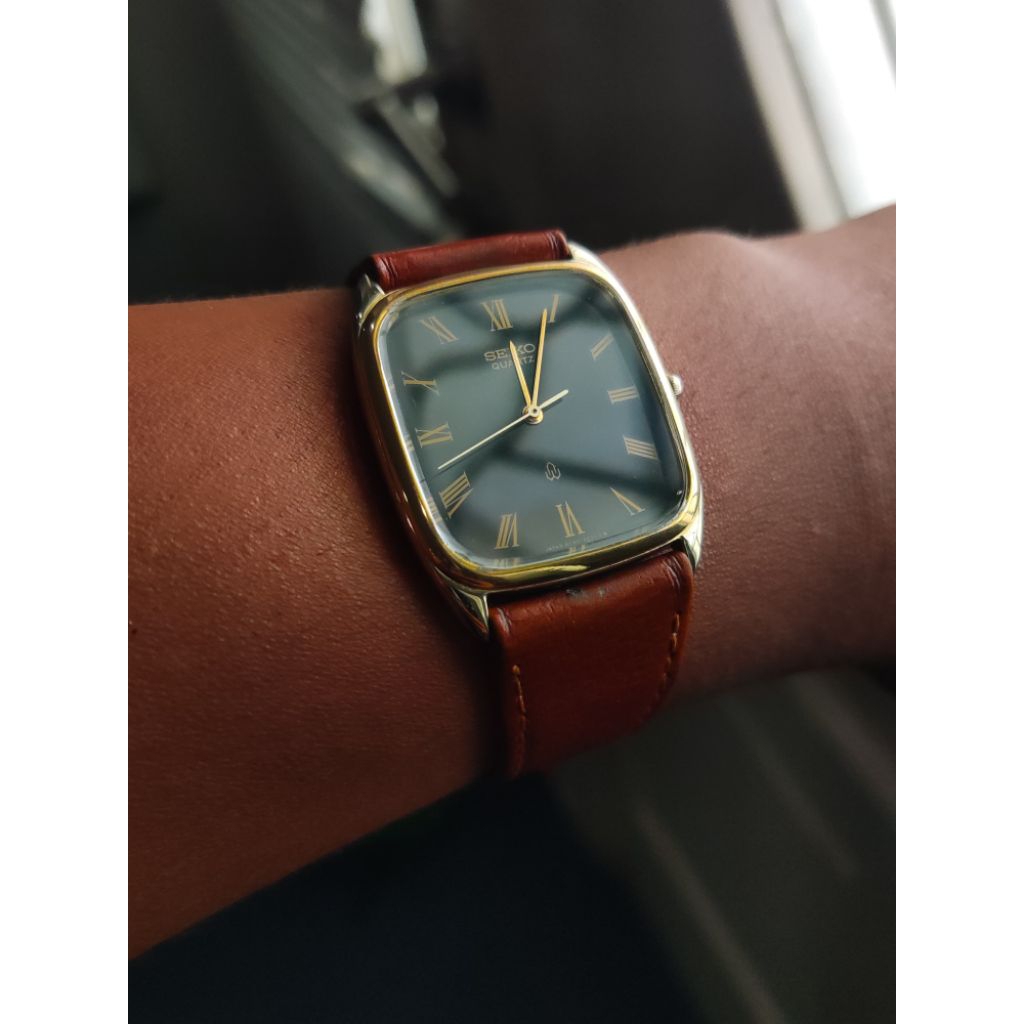 Vintage Seiko Chariot Tank Quartz Black Dial Gold Roman Index Solid Gold Plated JDM
