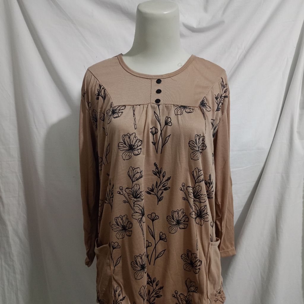 Kaos Oversize Warna Motif Bunga Daun Lengan Panjang Wanita