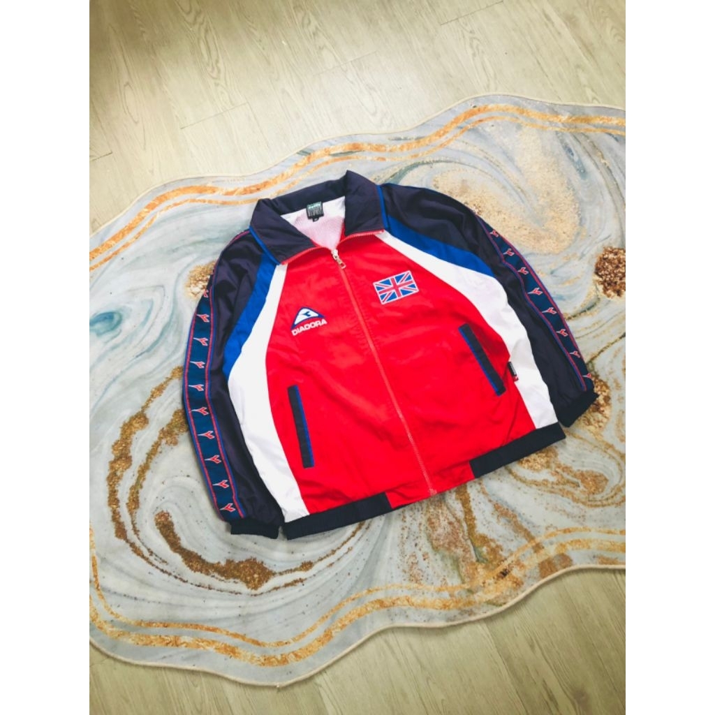 Diadora Heritage Sport Jacket - Jaket Vintage dengan Patch Bendera Inggris