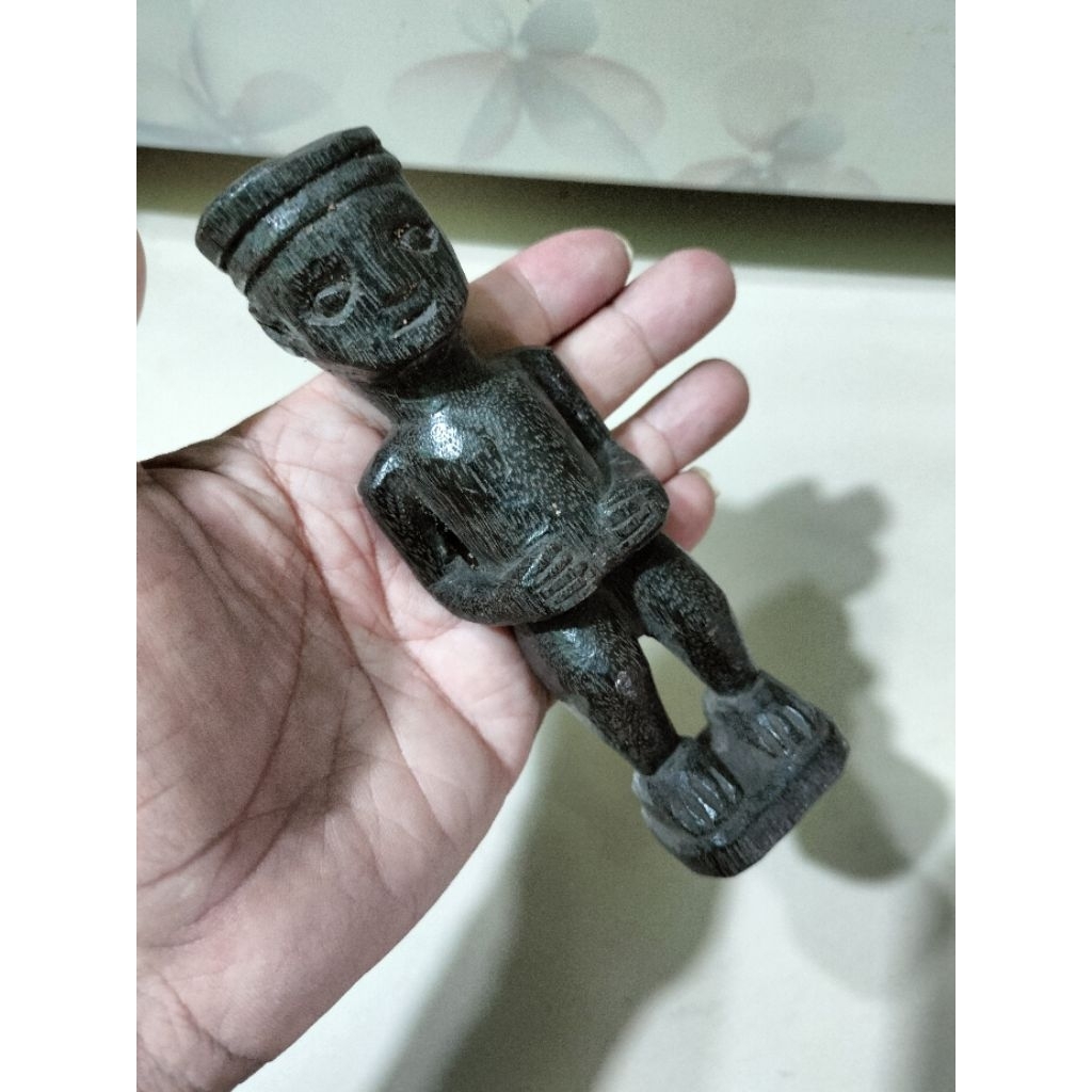 Patung primitif dayak paser kayu ulin.Patung kuno belian