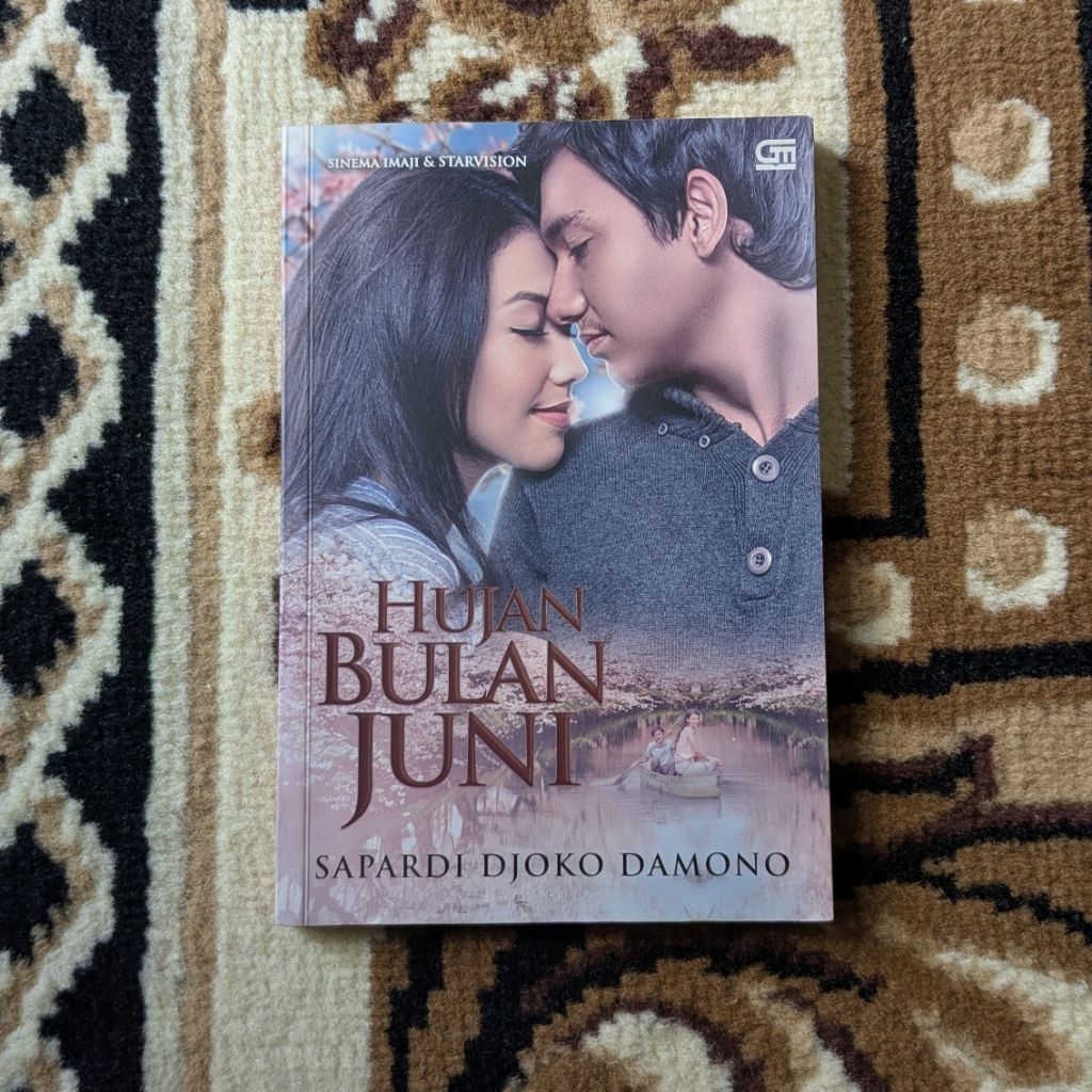 Hujan Bulan Juni – Sapardi Djoko Damono | Puisi Indonesia Gramedia | Buku Preloved