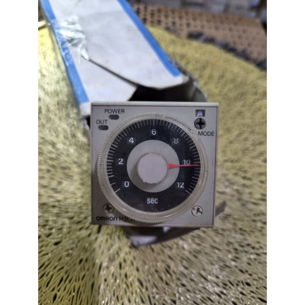 TIMER OMRON TYPE H3CR-A 48-125VDC 5A-250VAC  KAKI 11(PIN 11)
