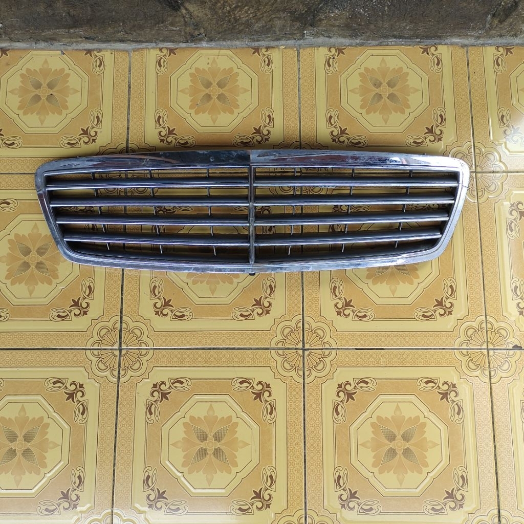Grill Depan Mercedes Benz W211 Original