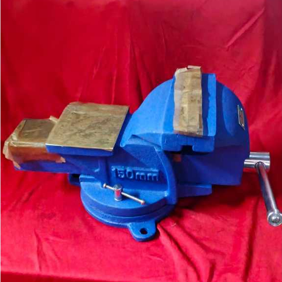 Ragum/catok besi WIPRO 6" Heavy Duty