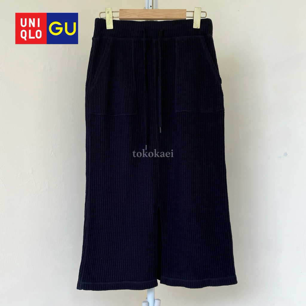 [ Split Pay jadi 85k aja ] - Black Knit Skirt GU Uniqlo Rajut Waffle Rok Midi