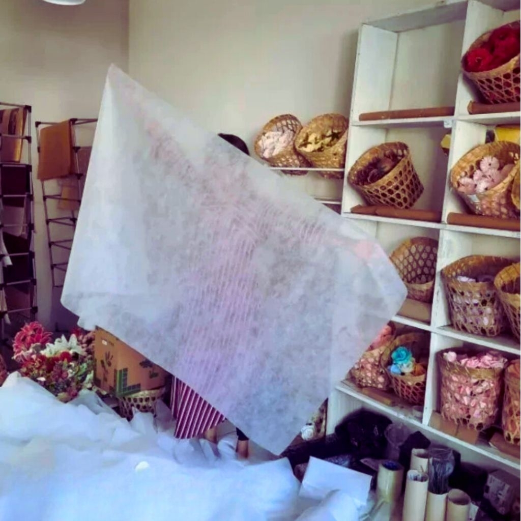 Kain Spunbond  30GMS Putih 100x160cm - Tipis, Tahan Air, Mudah Dibentuk