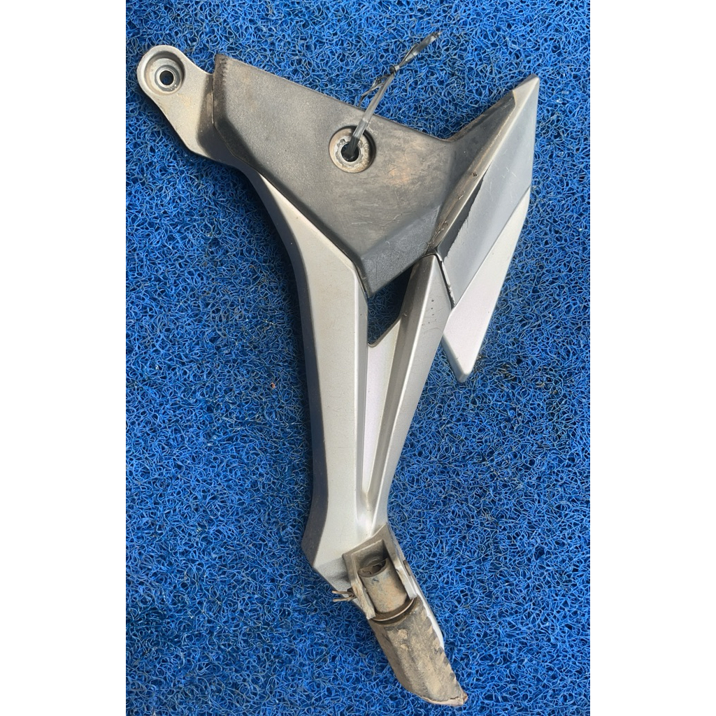STEP BELAKANG SEBELAH KIRI ORIGINAL HONDA SUPRA X 125 FI ORIGINAL K41 AHM