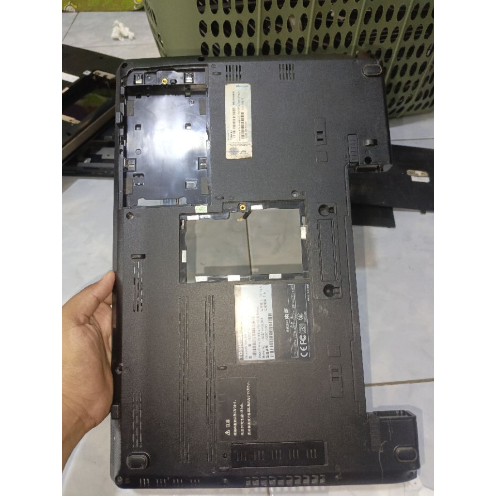 casing bottom toshiba dynabook satellite b552
