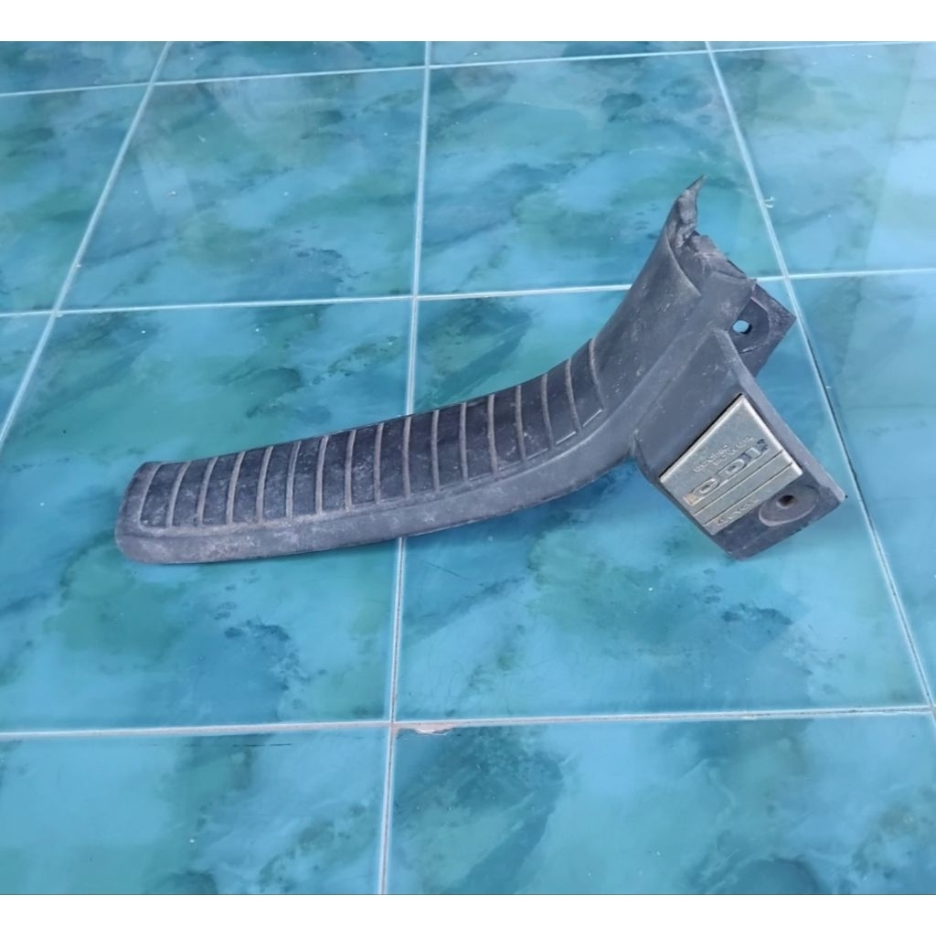 Karet legshield sayap honda prima karet tengah sayap honda prima original