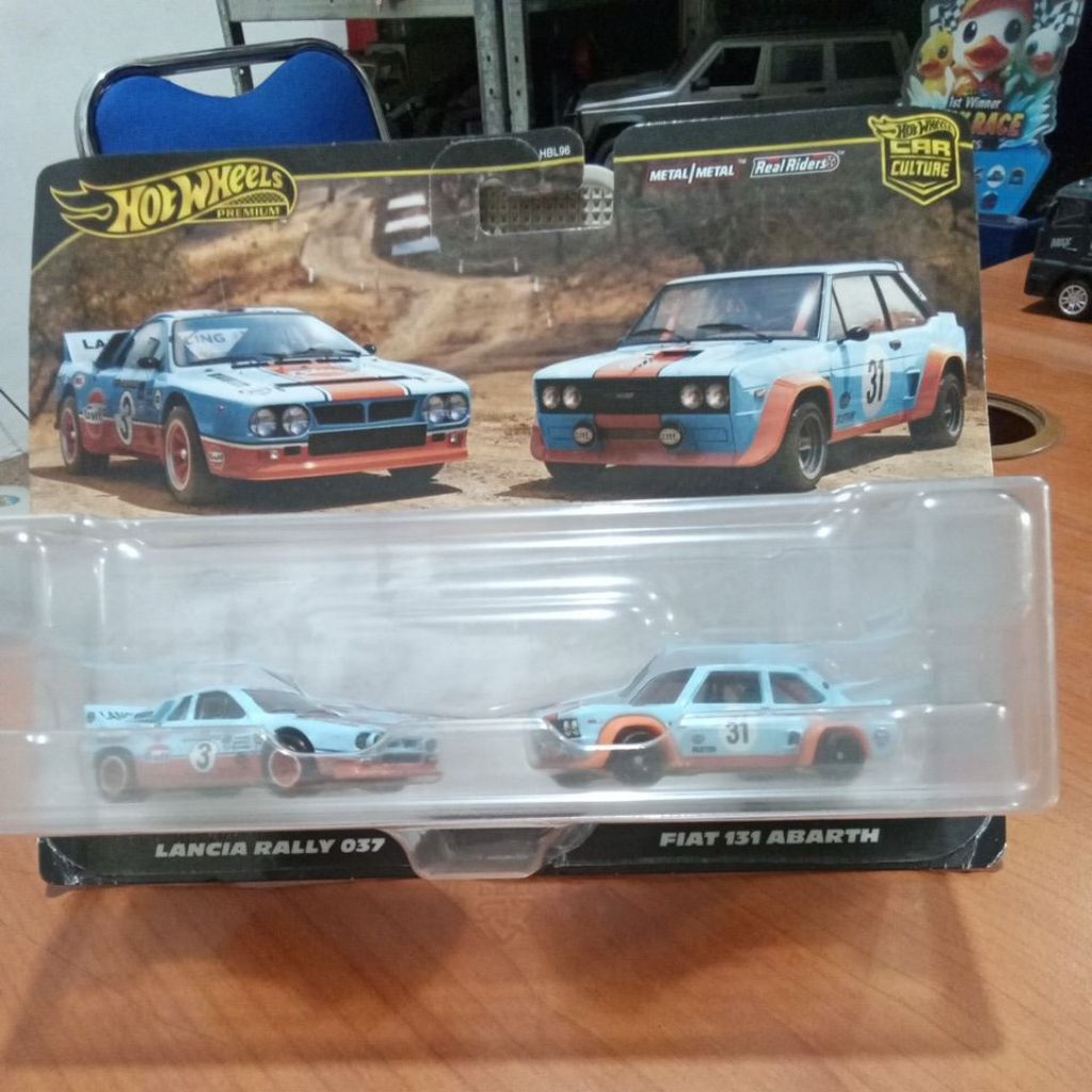 Hotwheels premium 2_pack Twin pack Lancia Rally 037&Fiat 131 Abarth Gulf card dan bubble jelek
