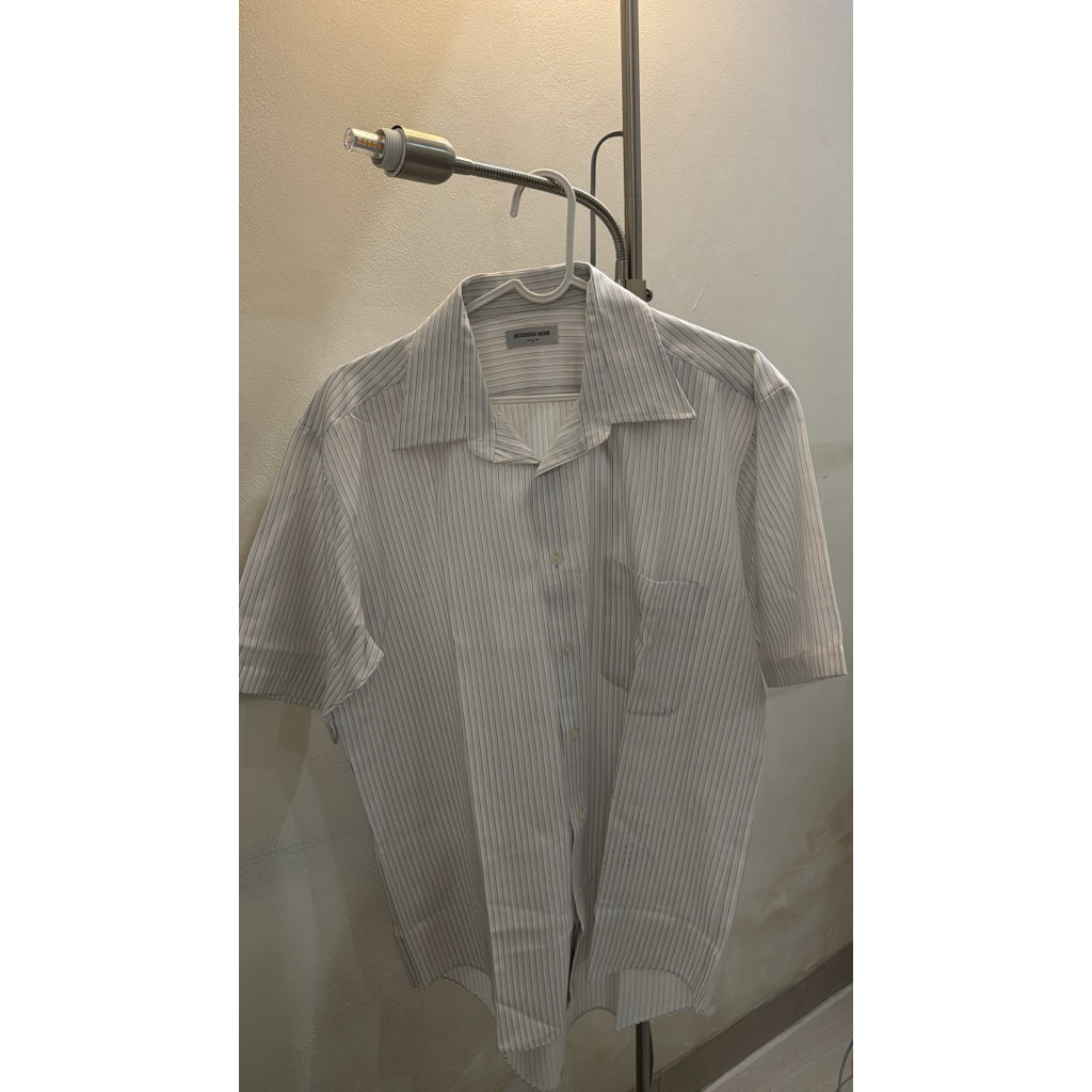 Kemeja Garis Oversized Putih
