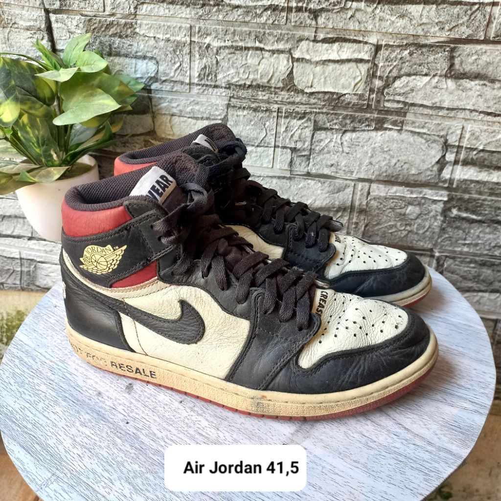 Sepatu second sneakers kulit Nike Air Jordan size 41,5 insol26,5cm