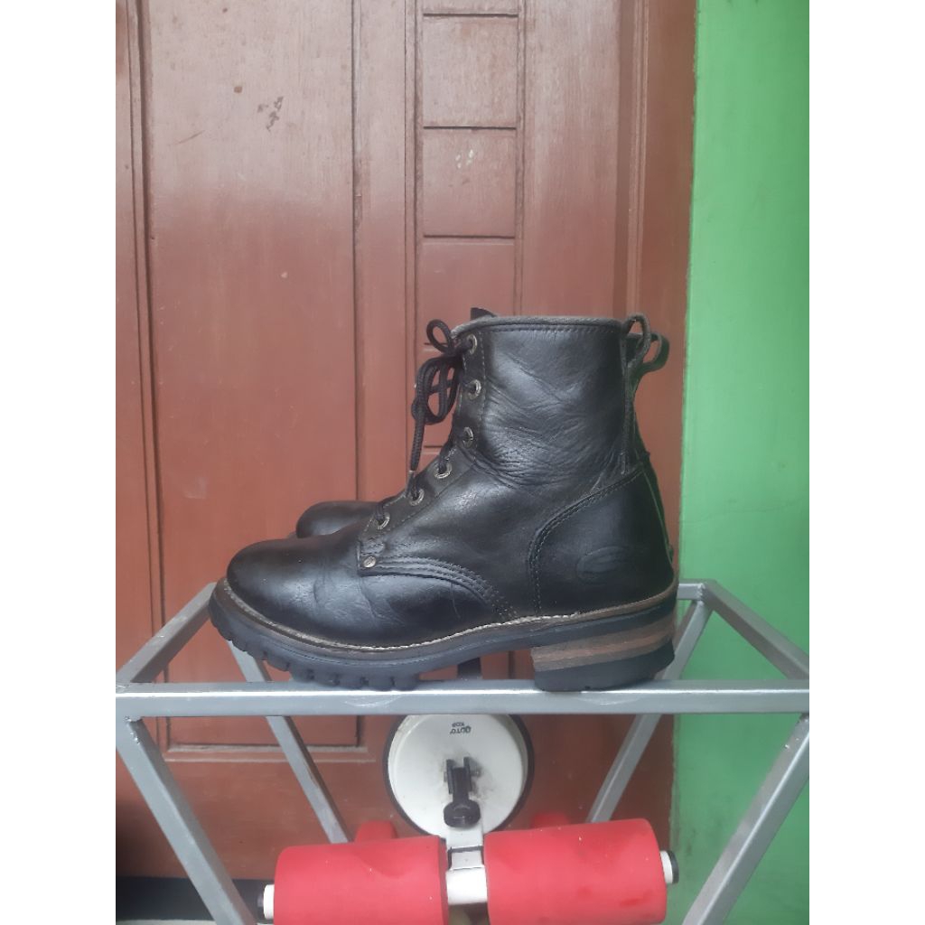 sepatu boots SKECHERS HIGH 40/25