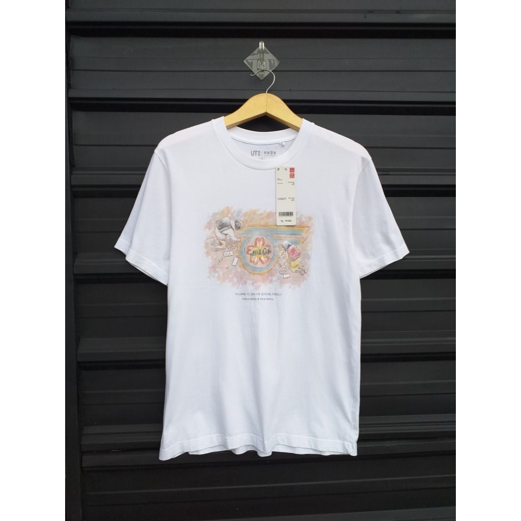 Tshirt Uniqlo x Kaiju no 8 (anime)